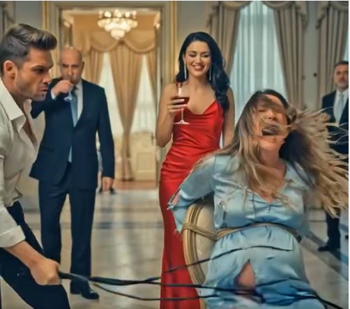 “Fass sie nicht an – sie ist schwanger!” Die Nacht, in der die öffentliche Grausamkeit eines Millionärs sein Imperium zerstörte, zerstörte