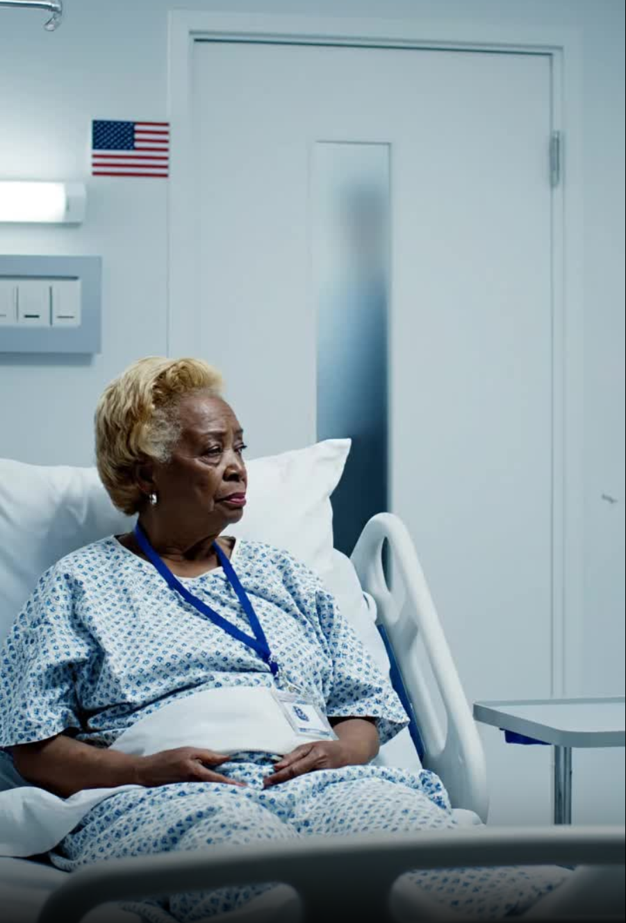 Jag drabbades av en plötslig hälsokris och hamnade på sjukhus. Min son och svärdotter besökte mig i fem minuter och gick sedan och sa: “Jag har fullt upp på jobbet, vi betalar för en sjuksköterska som hjälper dig att återhämta mig.”