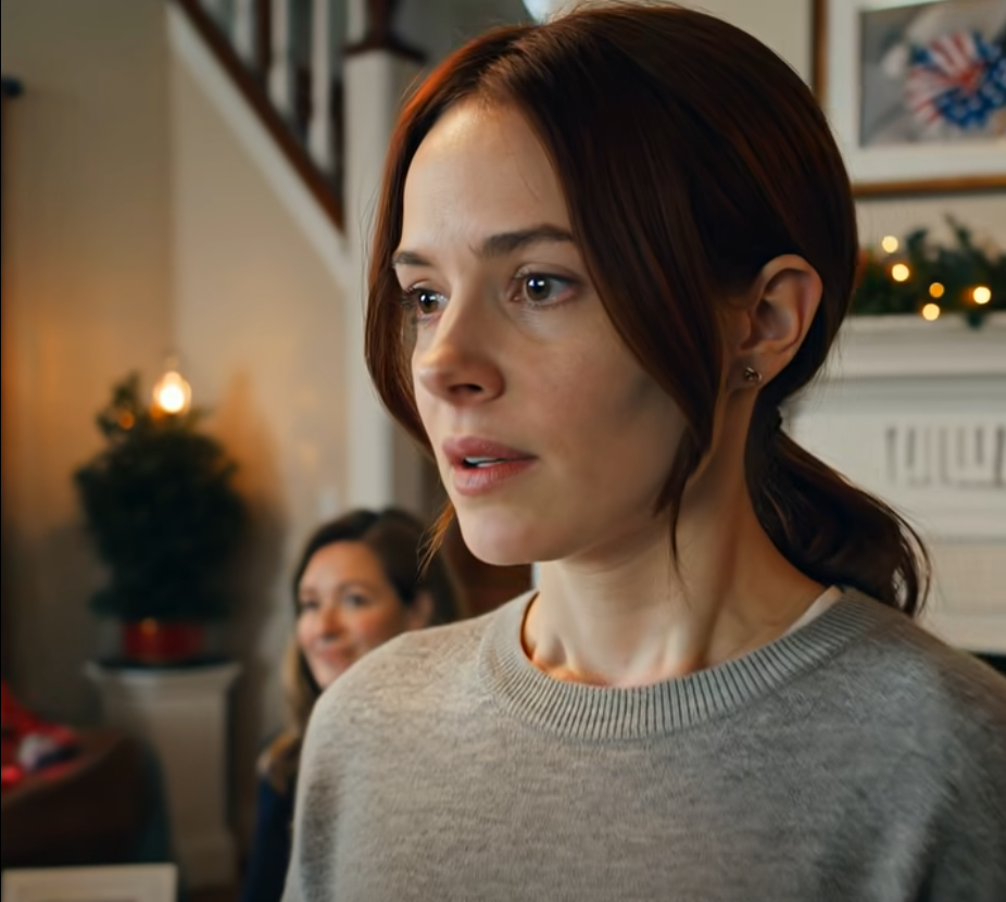 Min pappa satte mig i husarrest inför trettio släktingar på Thanksgiving, och alla skrattade – men nästa morgon dök vår familjeadvokat upp vid hans dörr och ställde en fråga som fick hela huset att tystna. Förra Thanksgiving stod min pappa vid bordsändan i vårt gamla kolonialhus i Portland, Oregon, och pratade om “Brennan-arvet” som om han vore i rätten.