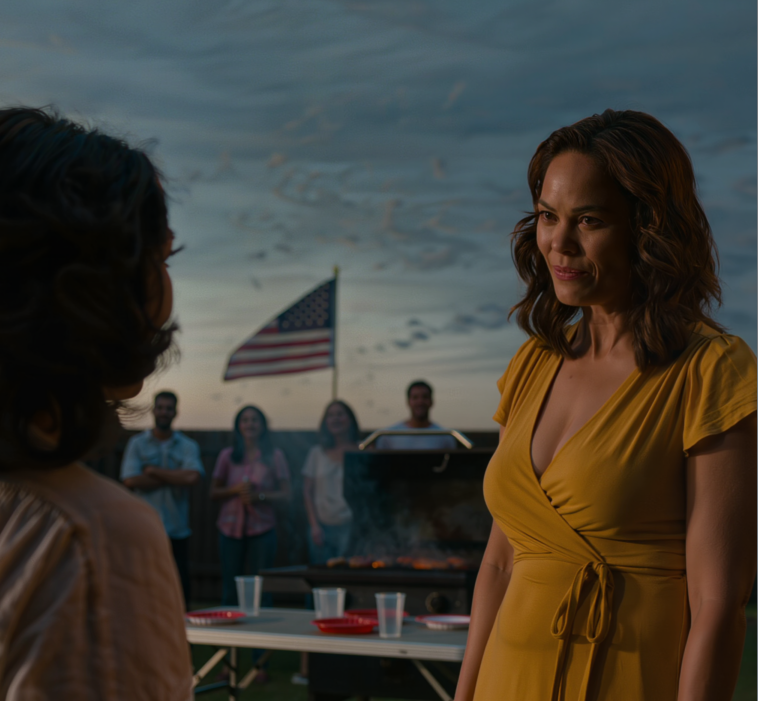 Mina föräldrar kallade mig ”värdelös” mitt framför grillen, medan Felicia skålade för Amazon och Tesla som om hon redan hade vunnit. Sedan ropade hon: imorgon ska hon på intervju på Crestview Analytics, ett företag som bara anställer eliten, och den mystiske VD:n kommer att dyka upp. Släktingar kippade efter andan. Jag förblev tyst, för det finns en sanning jag har dolt i 13 år, och den står i min kalender imorgon bitti. – Nyheter