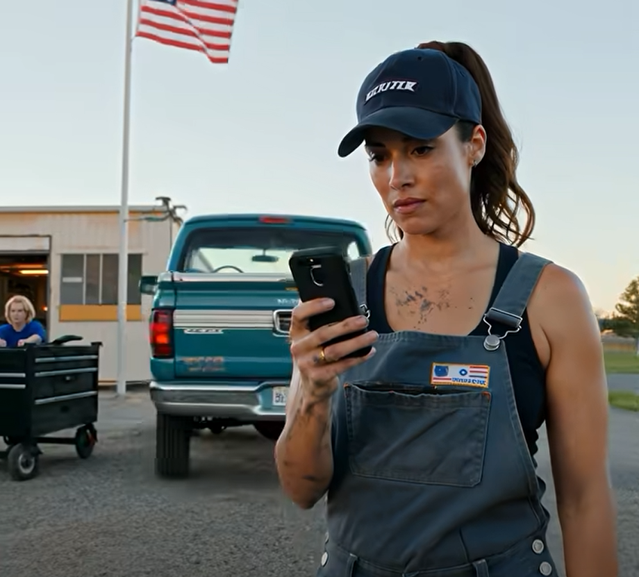 Min pappa gav familjeföretaget som jag byggt upp i 10 år till min “gyllene pojke”-syster eftersom “hon har man och barn”. Så jag sa upp mig tyst, tog de kunder som litade på mig, startade mitt eget företag och såg deras verksamhet sjunka medan mitt tog fart.