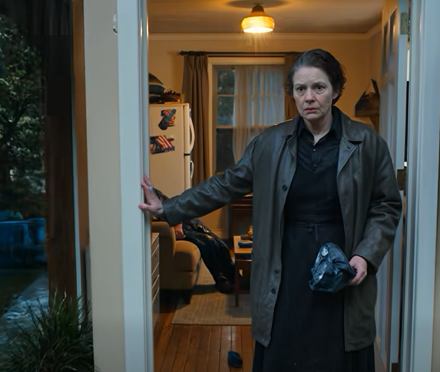 Min svärdotter hade cancer. Behandlingen kostade mer än trettio tusen dollar. Min son sålde allt för att rädda henne – sin bil, sin bilverkstad, till och med deras vigselringar. Hon överlevde… tittade honom i ögonen och sa: ”Jag vill inte leva med en fattig man”, ansökte sedan om skilsmässa och tog barnen.