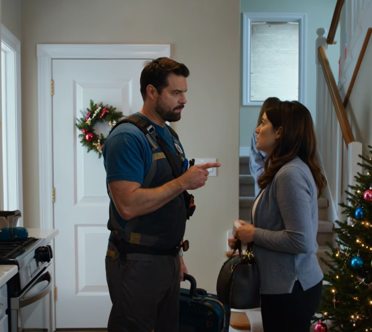 Medan jag renoverade badrummet såg rörmokaren blek och skakande ut. Han viskade: ”Ta dina saker och gå nu – berätta inte för din dotter eller din svärson.” Jag stirrade förskräckt på badrummet… Jag tog mina saker och gick. – Nyheter