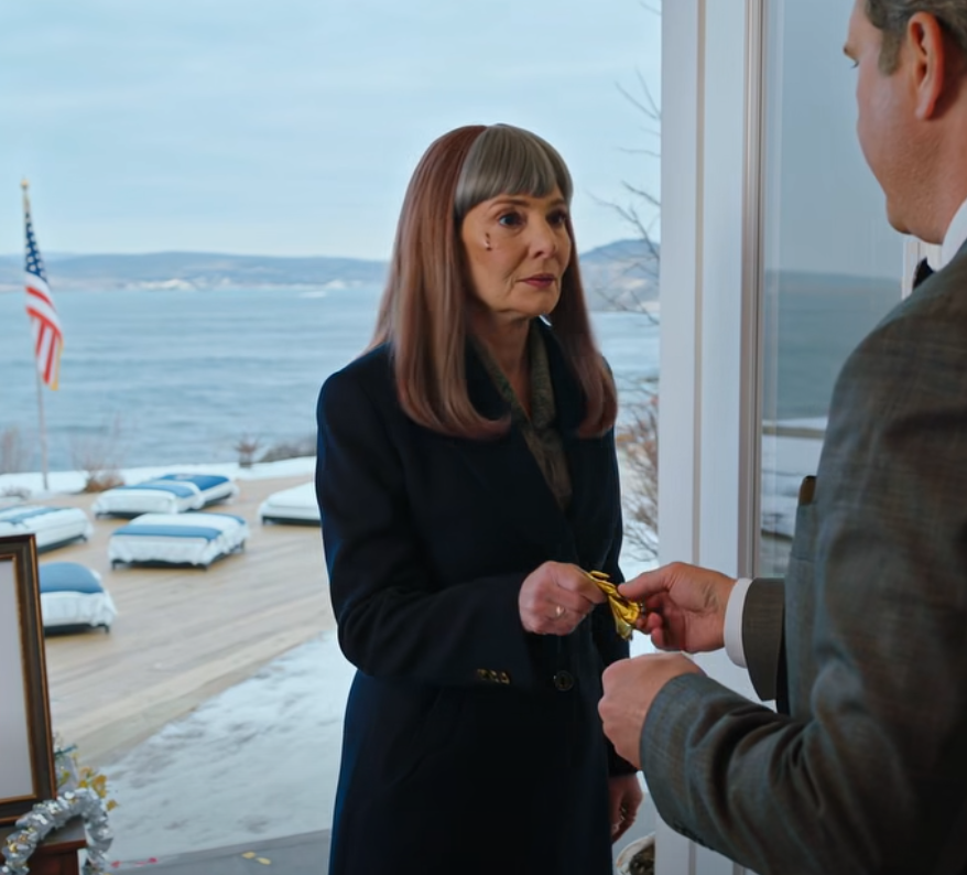 Min son och svärdotter förbjöd mig att besöka deras hem i åratal och hävdade att det renoverades. Efter att de hade flyttat gav advokaten mig nycklarna och sa: “Det är ditt nu.” Jag planerade att sälja det, men jag var tvungen att se det först. När jag öppnade dörren, – Nyheter