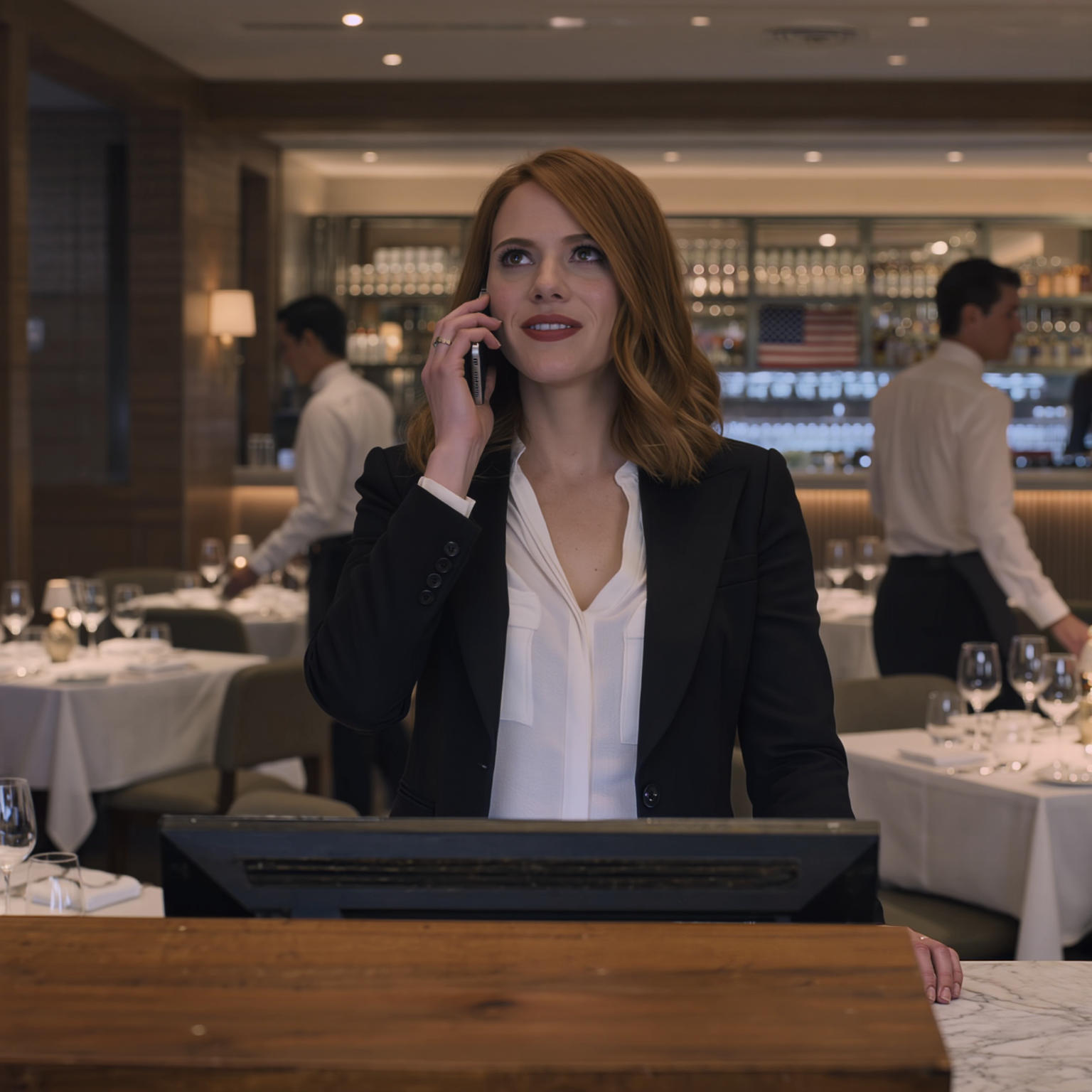 Mia suocera ha prenotato il mio ristorante per una festa e deliberatamente non mi ha permesso di partecipare. Quando l’assistente ha chiamato, ho detto esattamente una frase: “Annulla tutto”. Lei è andata nel panico: “Ma signora, questo è un evento da 42.000 dollari…”. Finché mia suocera non si è resa conto che il ristorante, la società di catering e tutti i fornitori che avevano assunto erano miei… era già troppo tardi.