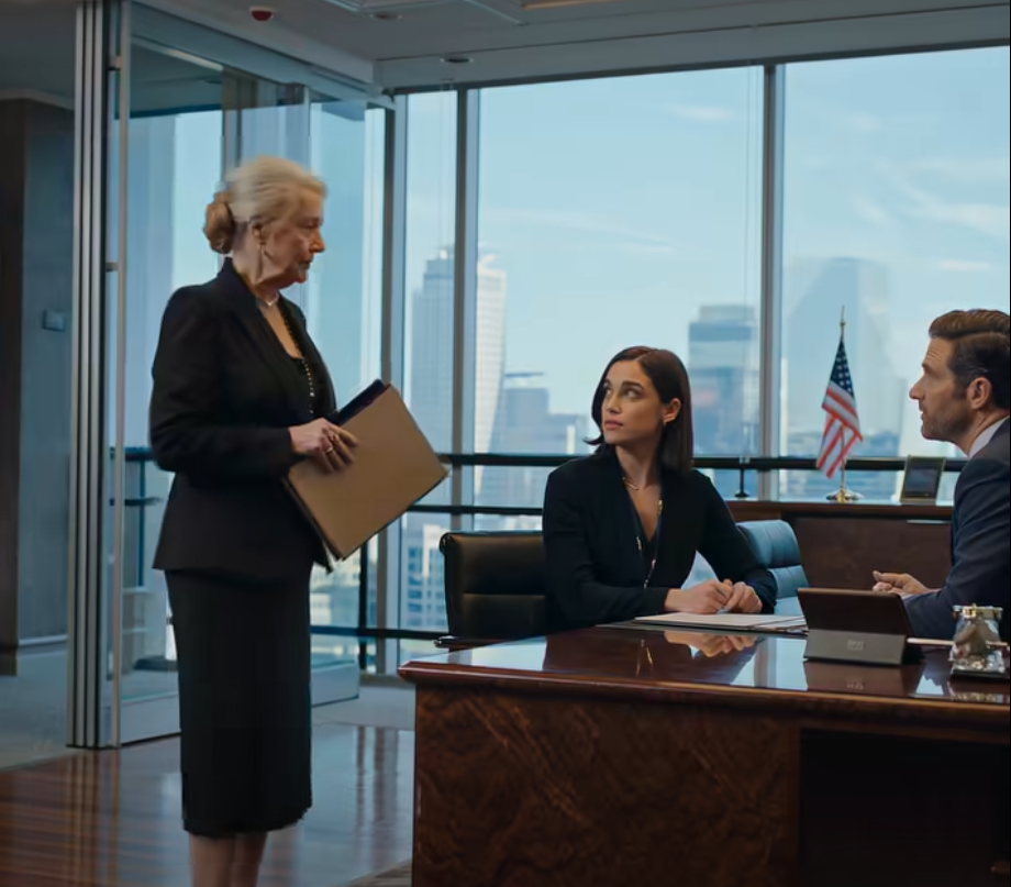 Jag uppfostrade min enda dotter… Och en natt försökte hon pressa mig att skriva under ett nytt testamente. Tre dagar senare kom en kvinna in – och allt förändrades. – Nyheter