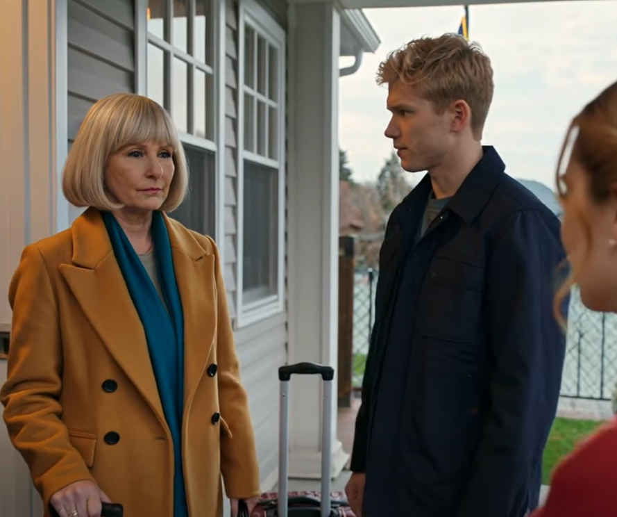 Min son trodde att han just hade vunnit 17 miljoner dollar – sedan sparkade han och hans fru ut mig från mitt eget hem. Jag förblev tyst, för jag berättade aldrig för dem att det var jag som hade den riktiga lotten, undertecknad och säkert gömd långt innan de ens brydde sig om att titta noga. – Nyheter