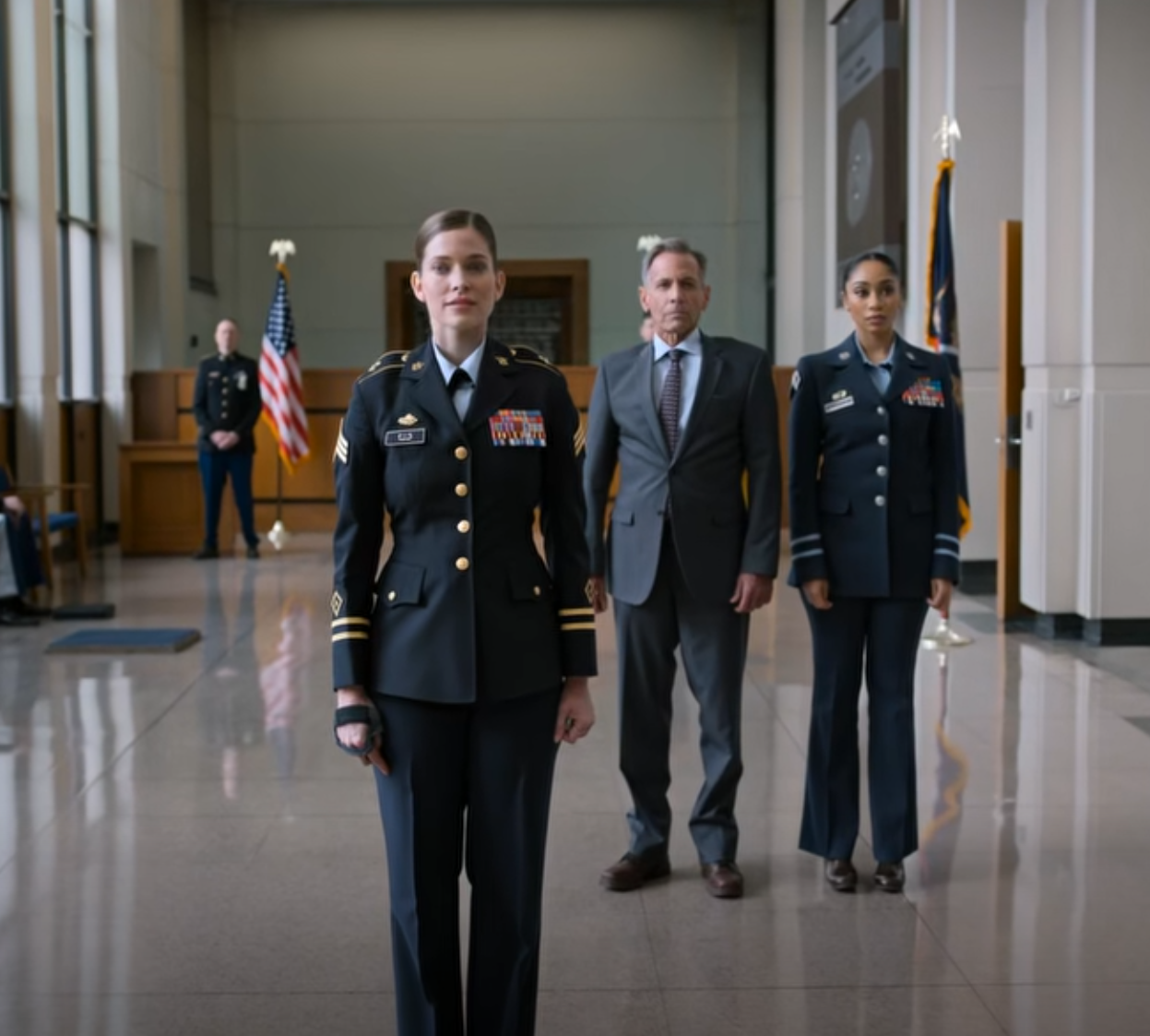 ”Lyd eller förlora din karriär”, hotade min senatorpappa. Men arméläkaren såg vad alla försökte dölja – en rapport senare stod min syster inför rätta, och pappa tappade kontrollen i samma ögonblick som rättegången började. – Nyheter