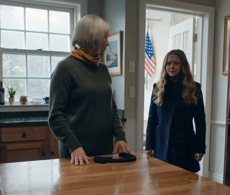 Min dotter gick därifrån när jag behövde opereras. Två år senare ringde hon mig i tårar – och jag… Vid 62 års ålder hade min artrit blivit så illa att jag behövde opereras så snart som möjligt. Jag ringde min dotter för att få hjälp, och hon sa: ”Jag klarar inte av det här just nu.” Så jag sålde min vigselring och genomgick operationen på egen hand. Två år senare ringde min telefon och min dotter grät. ”Jag är gravid. Jag behöver att du kommer och tar hand om mig.” Och vad jag sa sedan… – Nyheter