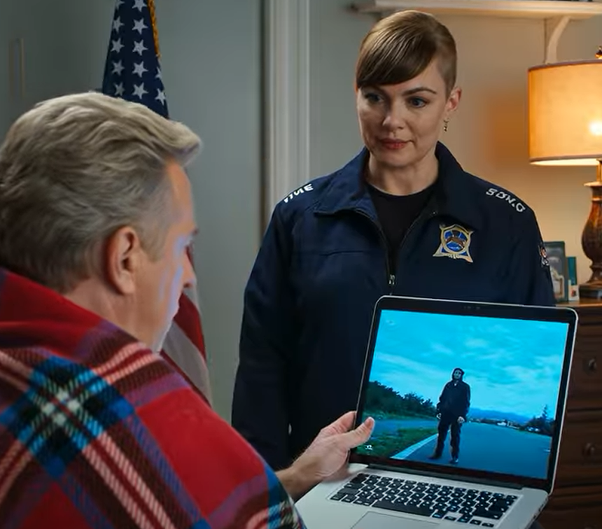 När mitt hus fattade eld sa min son: ”Det är inte mitt problem längre” – tills brandinspektören dök upp. Klockan halv två vaknade jag av att rök spred sig över taket. Huset jag hade bott i i över 30 år brann. Jag sprang ut i pyjamas och ringde min son i hopp om att han skulle hjälpa till – men hans röst var iskall: ”Det här har ingenting med mig att göra längre.” – Nyheter