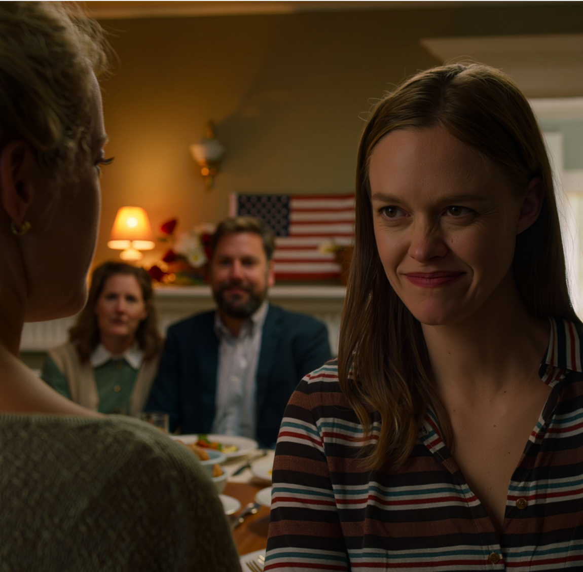 Jag betalade av mina föräldrars bolån i fem år. På min systers bröllop gav de huset till henne som en “bröllopspresent”. Veckor senare krävde de min stuga. När jag vägrade hittade jag den till salu i en släktings namn. Jag bytte lås, men nästa varning från min säkerhetsapp… – Nyheter