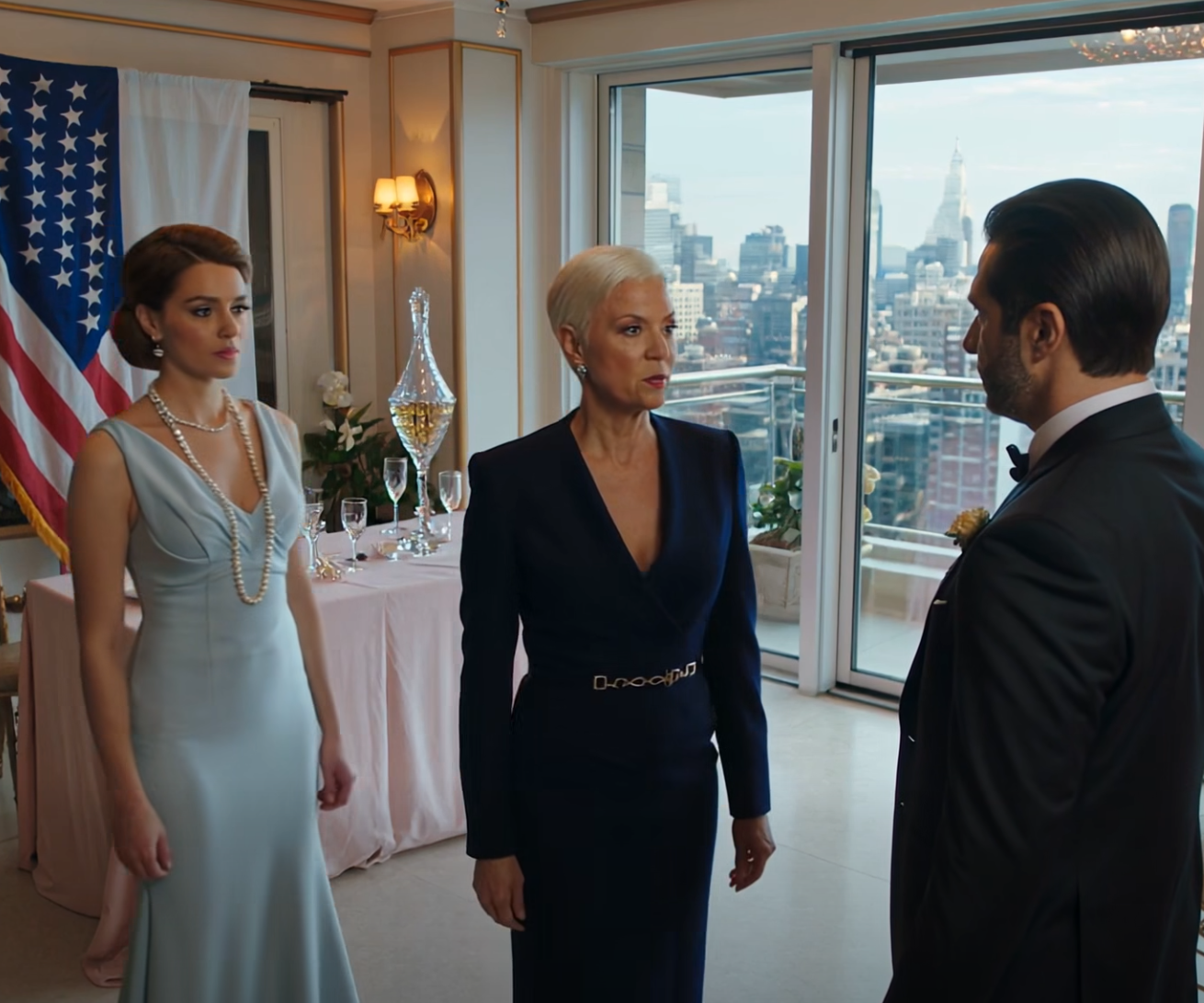 De skickade mig till köket på min sons fest. Jag ägde hotellet. Jag log, förblev tyst – och väntade. Jag byggde ett miljardimperium genom att låta folk visa mig exakt vilka de är… – Nyheter