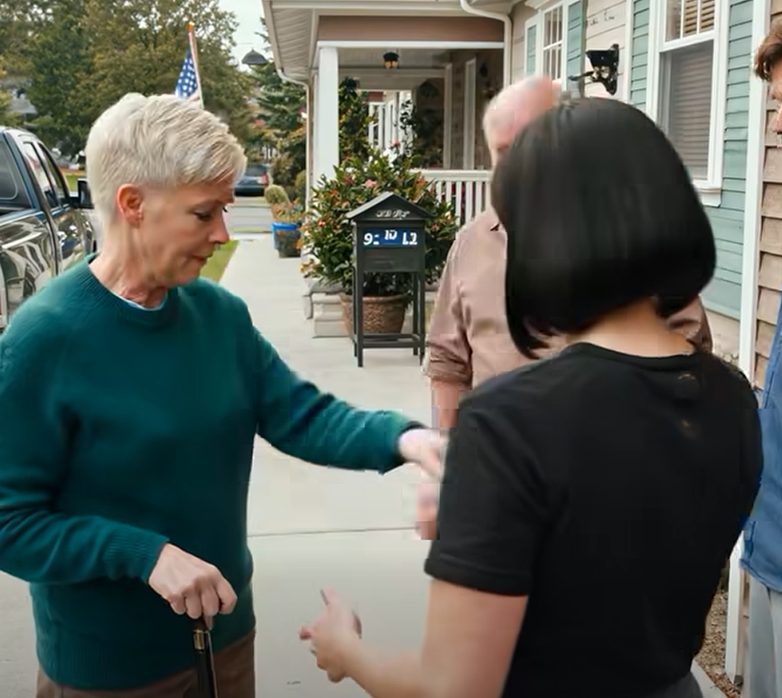 Jag var inlagd på sjukhus i 21 dagar och min son gav mitt hus till sina svärföräldrar. När jag kom tillbaka sa han: ”Det är inte ditt längre, kom inte tillbaka!” Jag svarade bara: ”Njut av det.” En vecka senare fick överraskningen jag hade förberett dem alla i panik… – Nyheter