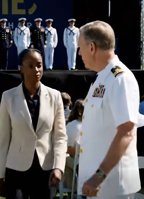 Min familj var övertygad om att jag hade misslyckats med att gå i flottan. Jag förblev tyst vid min brors SEAL-ceremoni … Tills en general plötsligt såg mig och frågade: “Överste, är du här?” Folkmassan blev tyst. Min far var mållös.