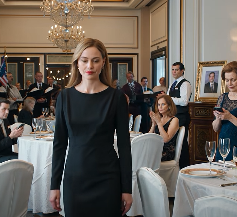 På pappas födelsedagsmiddag berömde han min bror … och nämnde mig knappt. Jag bråkade inte – jag bara gick. Minuter senare tände en affärsvarning upp telefonerna. – Nyheter