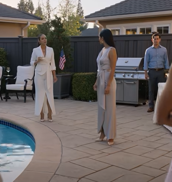 Pappa tillkännagav stolt att han hade tagit mina trustpengar och investerat dem i företaget, medan mamma berömde honom som om han hade gjort något briljant. Jag nickade bara och sa: “Förstått.” Den eftermiddagen var samtalet han fick inte från en investerare eller en bankir – och för första gången insåg han att min tystnad inte var tillåtelse. – Nyheter