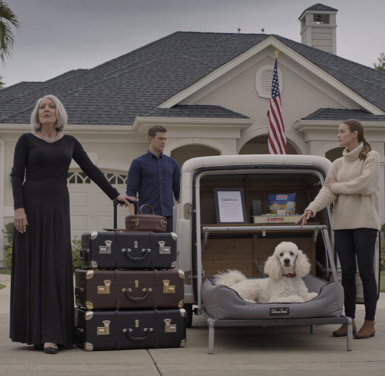 Den dagen min man dog staplade min svärdotter mitt bagage i garaget – utan den minsta aning om att Gordon redan hade säkrat ett arv värt 19 miljoner dollar och en villa i mitt namn. Den natten tittade hon på mig och sa: ”Från och med nu kommer du att sova i garaget.” Alldeles bredvid den stoppade sängen hon hade för sin bortskämda lilla hund. Jag bara log och svarade: ”Okej”, eftersom hon inte hade någon aning om att reglerna i det huset redan skulle ändras. Och när hon förstod det… var det alldeles för sent. – Nyheter