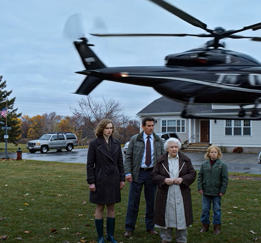 Under familjemötet såg mina föräldrar ner på mig eftersom de trodde att jag inte hade något att säga till om. ”Om du inte ens har råd med en bil, då är det bäst att du håller tyst”, sa min pappa. Just i det ögonblicket landade en helikopter på gräsmattan. Jag log. ”Min lift är här.” Hela rummet blev tyst. Till och med min mamma blev blek…