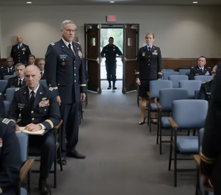 Min pappa stod framför 200 högre officerare, pekade på mig och sa: ”Sitt ner, Lucia. Du är en nolla. Gör mig inte generad.” Vad han inte visste var att Navy SEAL-översten som gick genom de där dörrarna inte var där för honom – och den hemligstämplade filen märkt Ghost 13 i mina händer var på väg att förvandla den mäktigaste mannen i rummet till den mest skrämda.