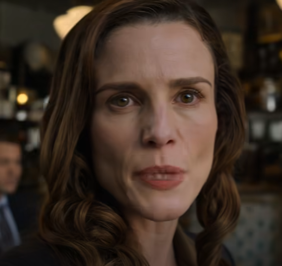 Det skyfallande regnet tvingade mig att köra in på ett kafé i Boston – och där hade min man en annan kvinna som satt i knät. Hans ansikte blev blekt i samma sekund som han såg mig. Hon frågade hastigt: ”Vad är det som är fel, älskling?” Men innan hon hann vända sig om… spårade allt ur.