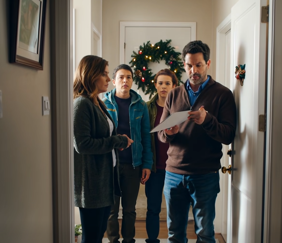 Mina föräldrar sa att min syster “förtjänade” huset – så de lämnade allt till henne och sms:ade mig sedan för att betala bolånet. Jag svarade: “Fråga ägaren.” Två dagar senare ringde de mig gråtande. JAG SVARADE INTE – Nyheter