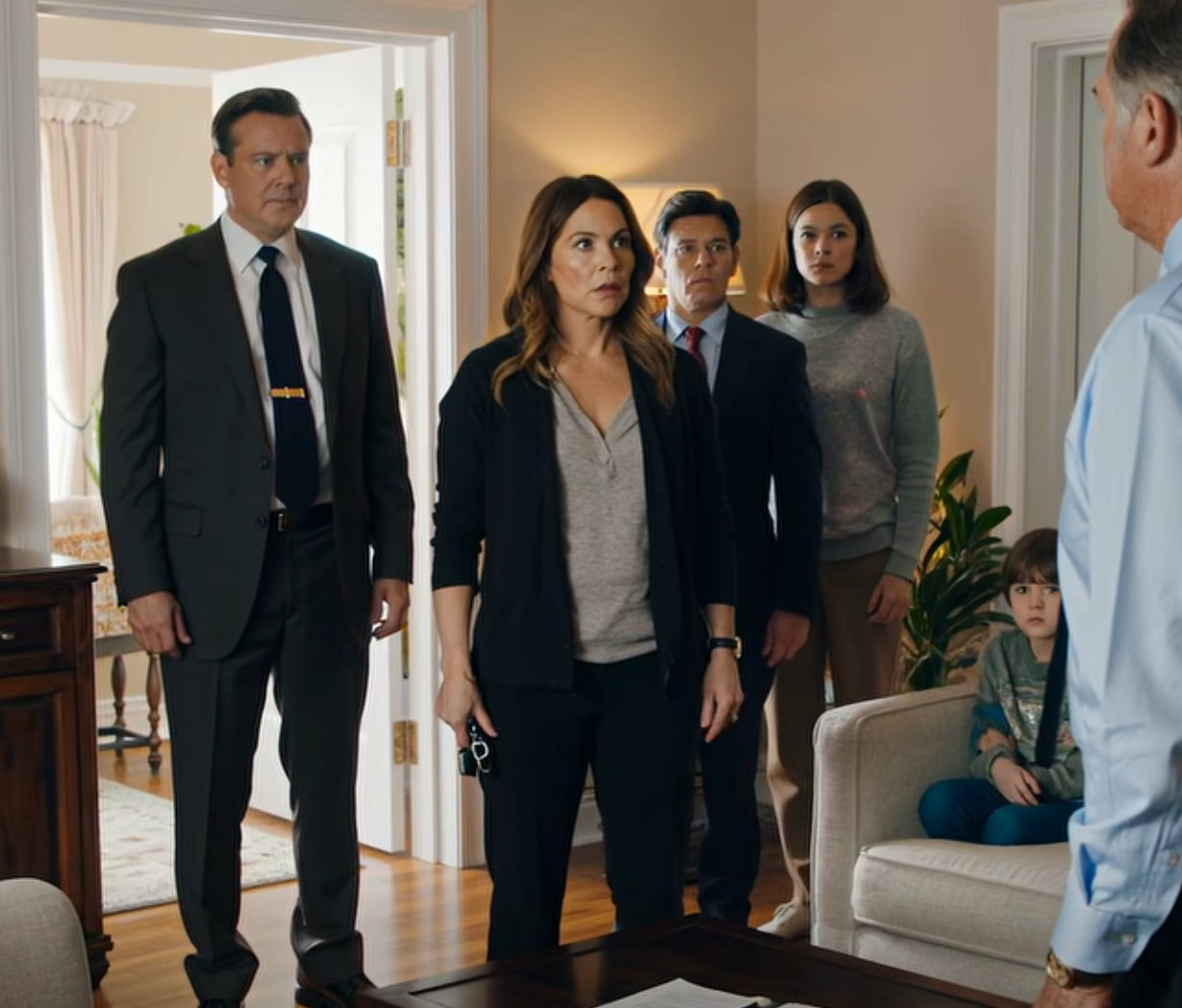 När pappa såg mig på tunnelbanan med mina barn frågade han: “Varför använder du inte bilen jag gav dig?” Jag berättade för honom att min man och hans systrar tog min bil och hotade mig. Han sa bara: “Oroa dig inte…” – Nyheter