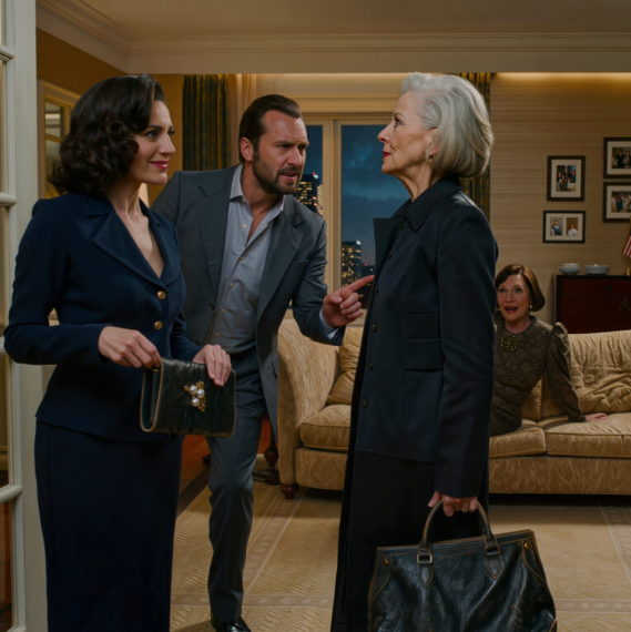 Min son fräste: ”Mamma, be min svärmor om ursäkt eller stick ur mitt hus!” Jag reste mig upp och tittade rakt in i hennes ögon… hon flinade som om hon redan hade vunnit. Jag sa bara tre ord och gick därifrån. Två veckor senare… knackade min son på min dörr i desperation. – Nyheter