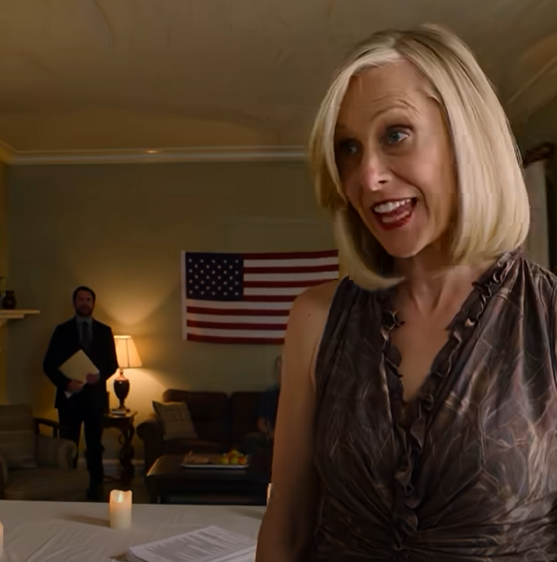 Mina föräldrar ringde hem mig på middag i Greyfield, Georgia, sa att jag skulle träffa en “vän till familjen”, men när jag kom in hittade jag en främling, en predikant och ett äktenskapskontrakt med mitt namn redan ifyllt; mamma sa kallt: “Du är 27, fortfarande singel och generar oss – skriv på ikväll”; pappa blockerade dörren… Jag vände blad, log och sa: “Du borde verkligen ha läst vad jag lämnade in igår.” Sedan började mammas telefon vibrera oavbrutet – och det var då jag förstod att det aldrig skulle bli middag.