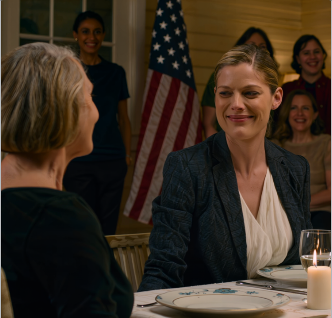 På min födelsedag flinade min svärdotter framför grannarna i förorten: ”Packa era väskor. Det här huset är inte ert längre.” Tafatta skratt spred sig runt det ljusskensbordet och rödvinet, och jag reste mig helt enkelt upp och ursäktade mig ut i hallen. Jag ringde ett nummer, sa ”Det är dags” och gick sedan tillbaka in som om ingenting hade hänt. Tio minuter senare ringde det på dörren och hennes leende började spricka. – Nyheter