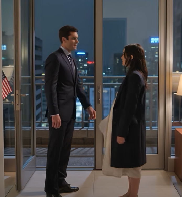 Med darrande händer räckte hon mannen hon älskade en graviditetsrapport, och han tittade knappt på den innan han sa: ”Gör dig av med den.” Sju år senare kom hon tillbaka till New York med tvillingsöner, ett bättre jobb och ett hjärta som inte längre krossades offentligt. Sedan började det första företagsmötet, styrelserumsdörrarna öppnades och samma man kom in som VD för företaget hennes filial just hade inlett ett samarbete med.