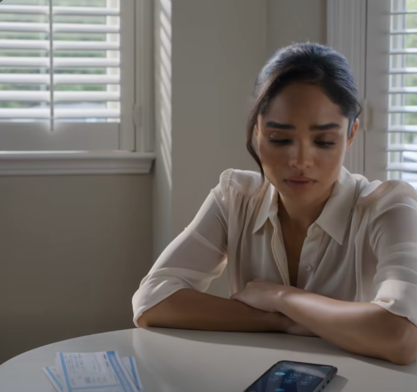 ”Du kan bara få ditt diplom skickat till dig.” Min pappa sa det medan min mamma backade upp honom och min syster Rachel planerade sin förnyelse av hennes äktenskapslöften just den dagen jag skulle bli läkare. Jag stod där med flygbiljetterna jag hade köpt till dem och sa ingenting. Sedan vände gästlistan, bröllopet kollapsade och min mormor dök upp med en manila-pärm och 17 missade samtal. – Nyheter