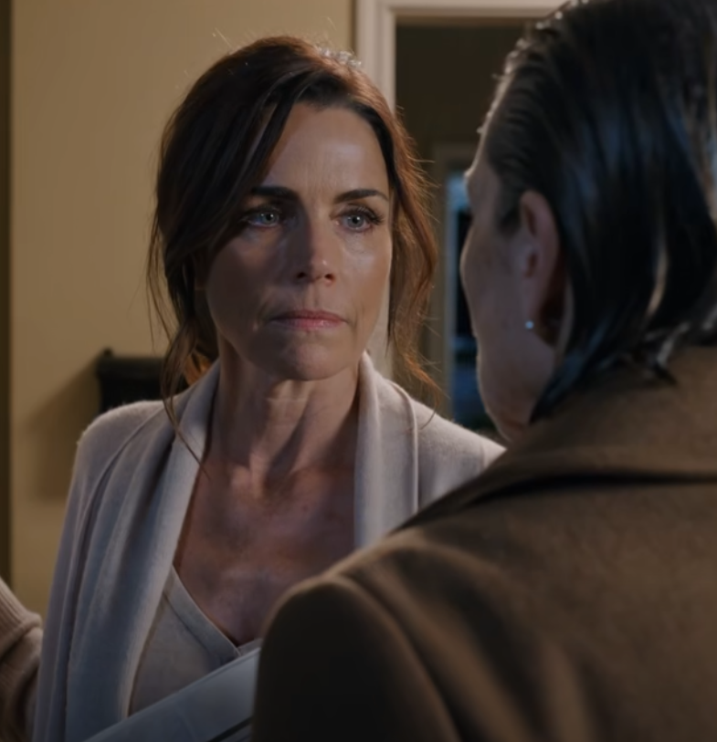 At 19, My Parents Threw Me Out for Getting Pregnant by an Electrician They Called a Disgrace—Nineteen Years Later, a Headline About a Dying Millionaire, a Missing Kidney, and the Granddaughter They Pretended Didn’t Exist Brought My Mother to My Door in the Rain, and She Finally Learned That Blood Means Nothing Once You’ve Burned Through Every Last Chance – News